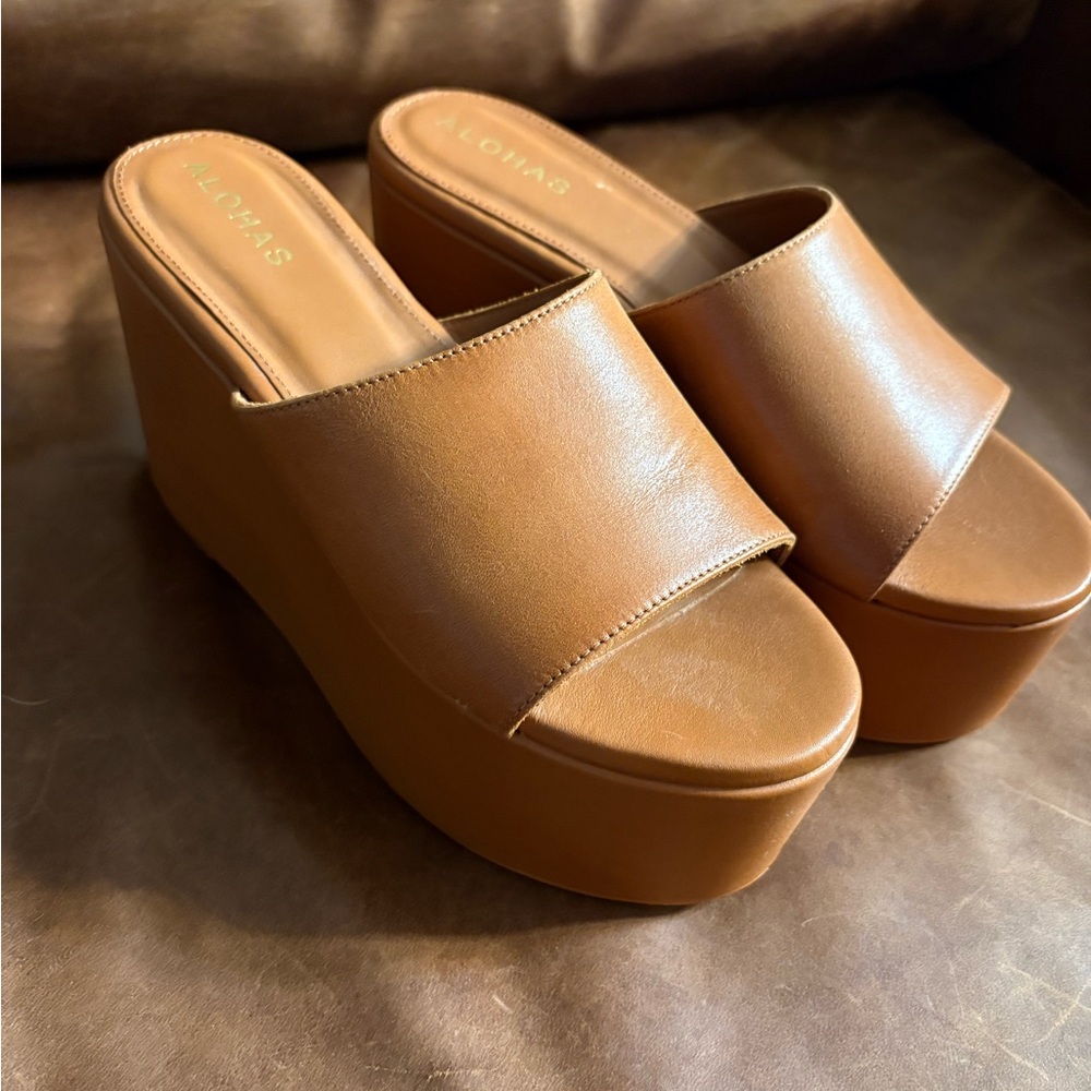 Alohas Cognac Platform Wedge Sandals